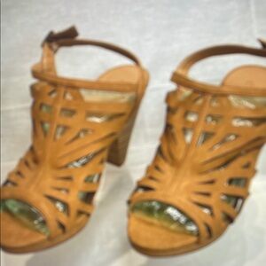 G/FORE Tan Cutout Heels